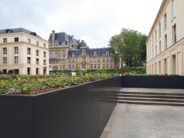 jardinières en métal, acier thermolaqué Licce - projet Versailles