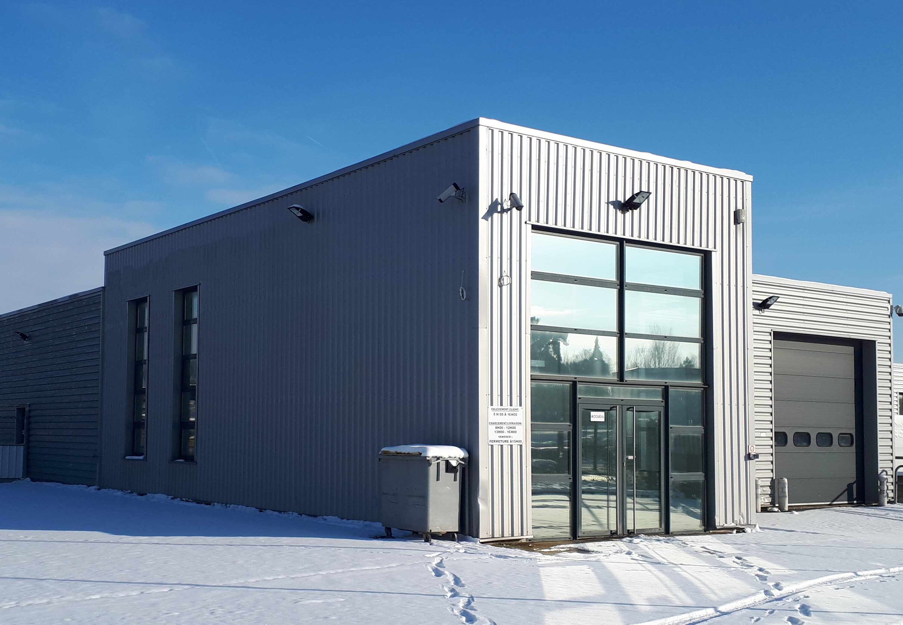 Bureaux et ateliers Licce, solutions métalliques d'aménagement du paysage urbain, situés à Chelles