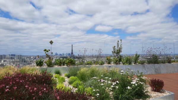 Jardinières et costières sur mesure en acier galvanisé de fabrication Licce pour le projet Paris 15