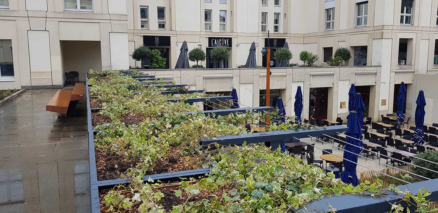 jardinières en acier thermolaqué sur mesure pour la place des manèges de Versailles