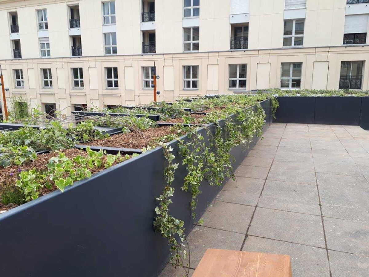 jardinières en acier thermolaqué sur mesure pour la place des manèges de Versailles