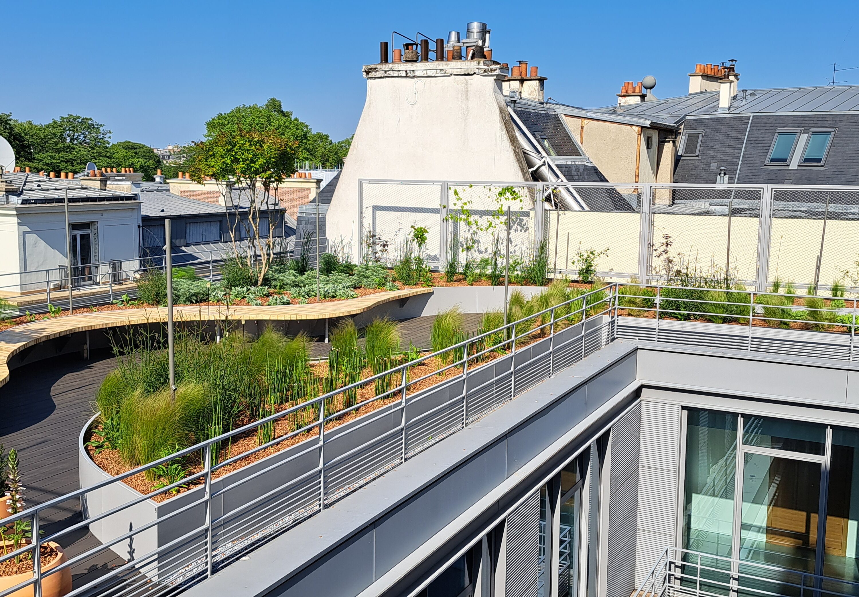 Aménagement de jardinières Licce rue de Lisbonne