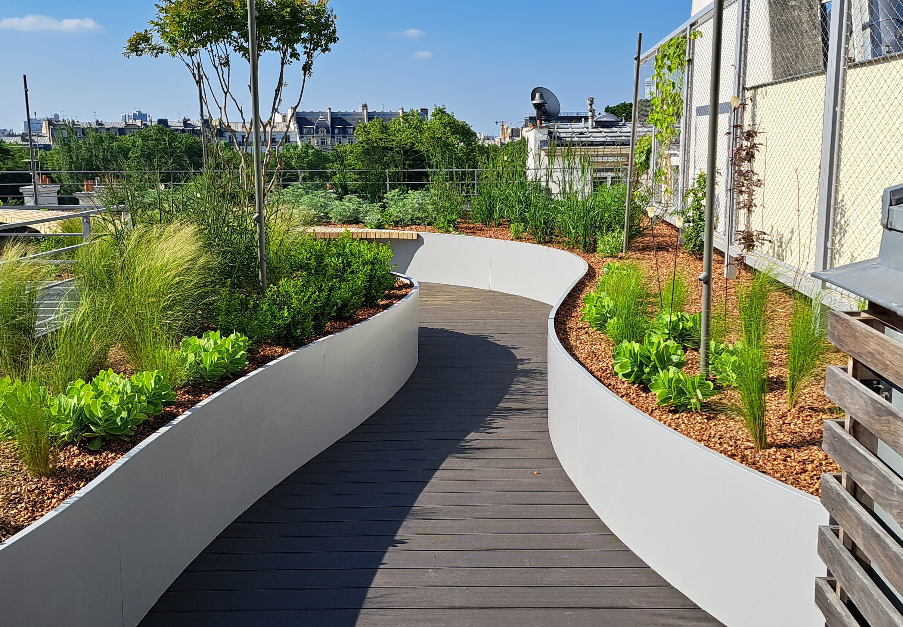 jardinières et costières en acier thermolaqué Licce rue de Lisbonne