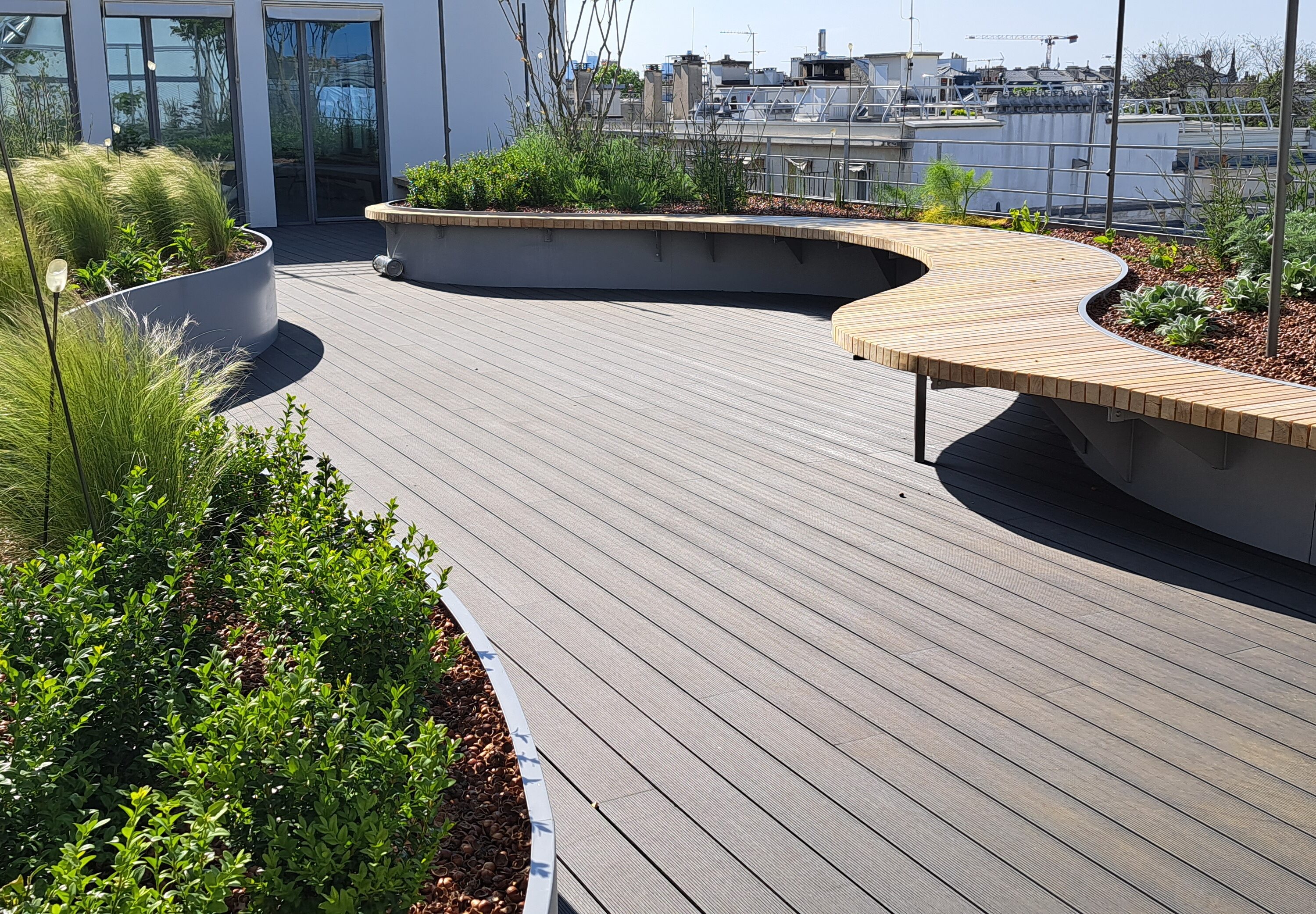 jardinières et costières en acier thermolaqué Licce rue de Lisbonne