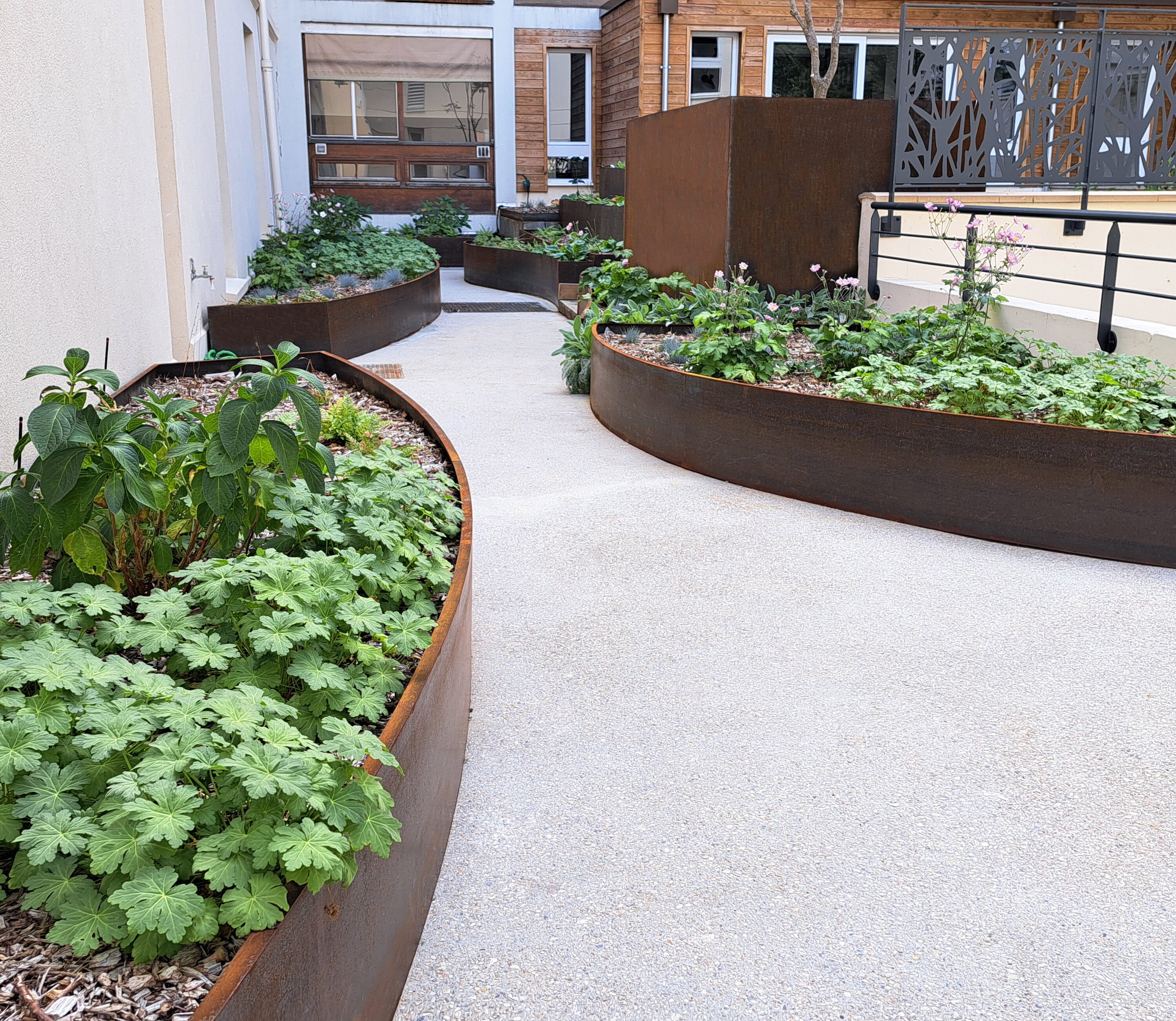 Costières en acier corten sur mesure de fabrication Licce