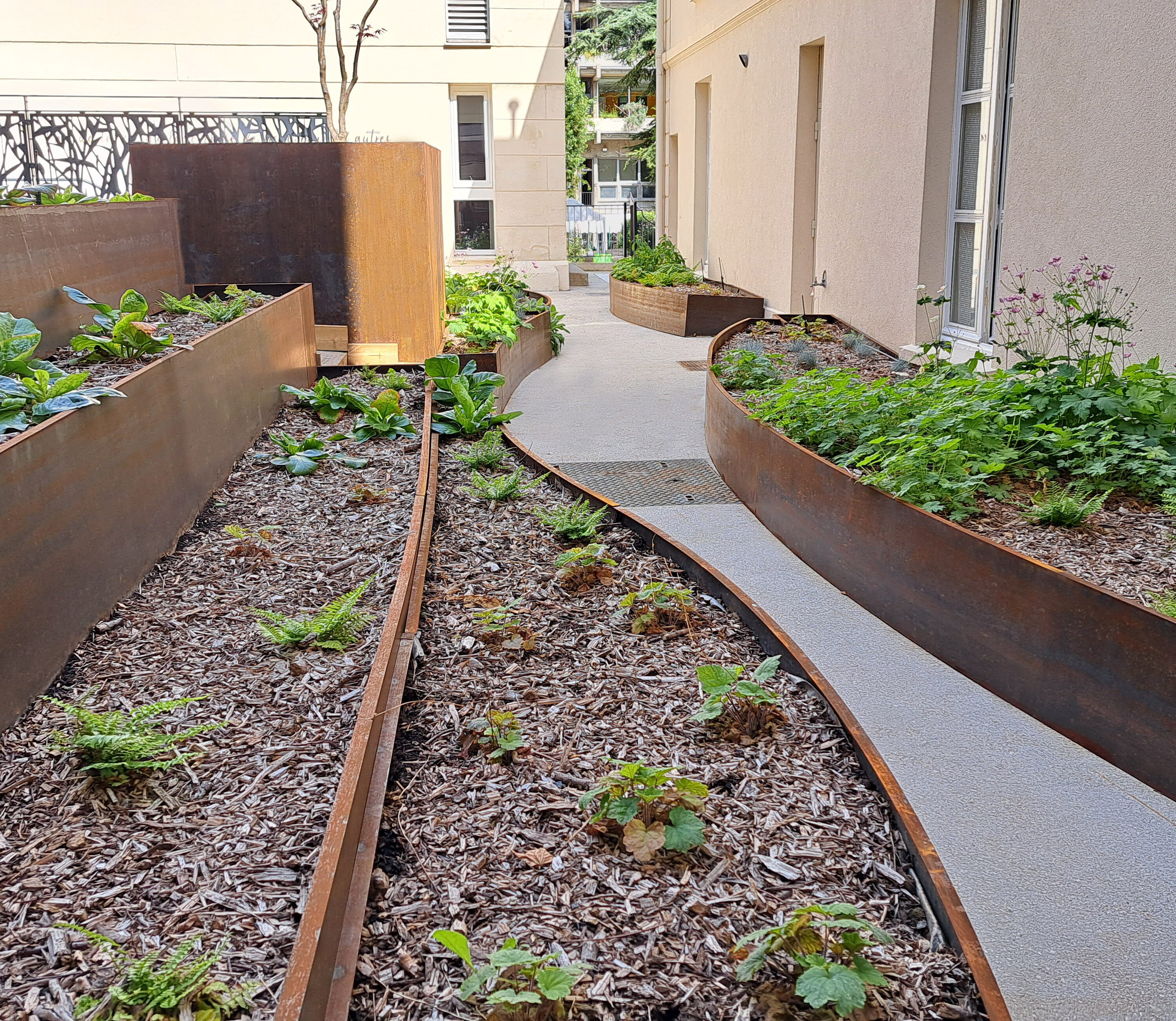 Costières en acier corten sur mesure de fabrication Licce