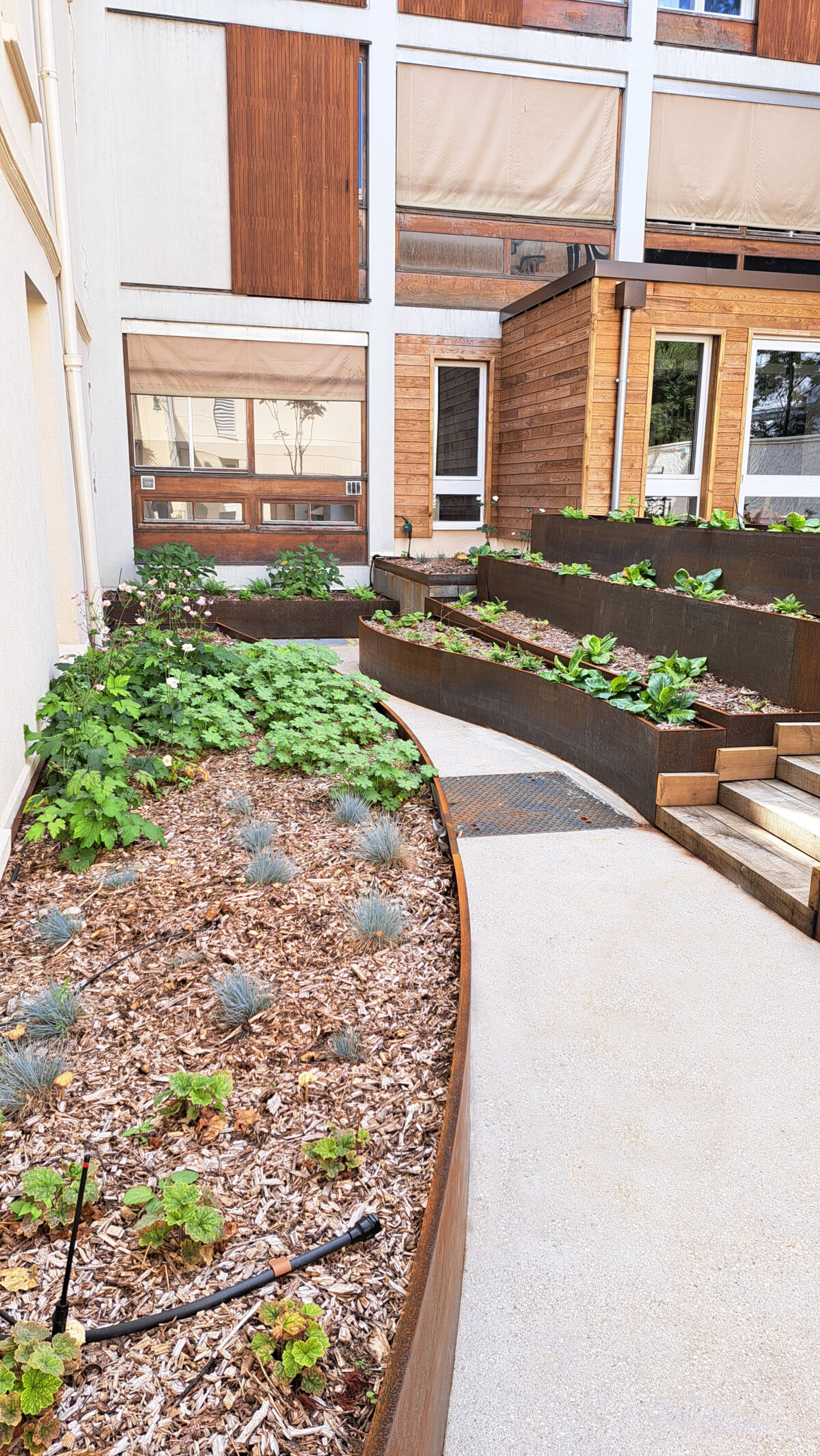 Costières en acier corten sur mesure de fabrication Licce