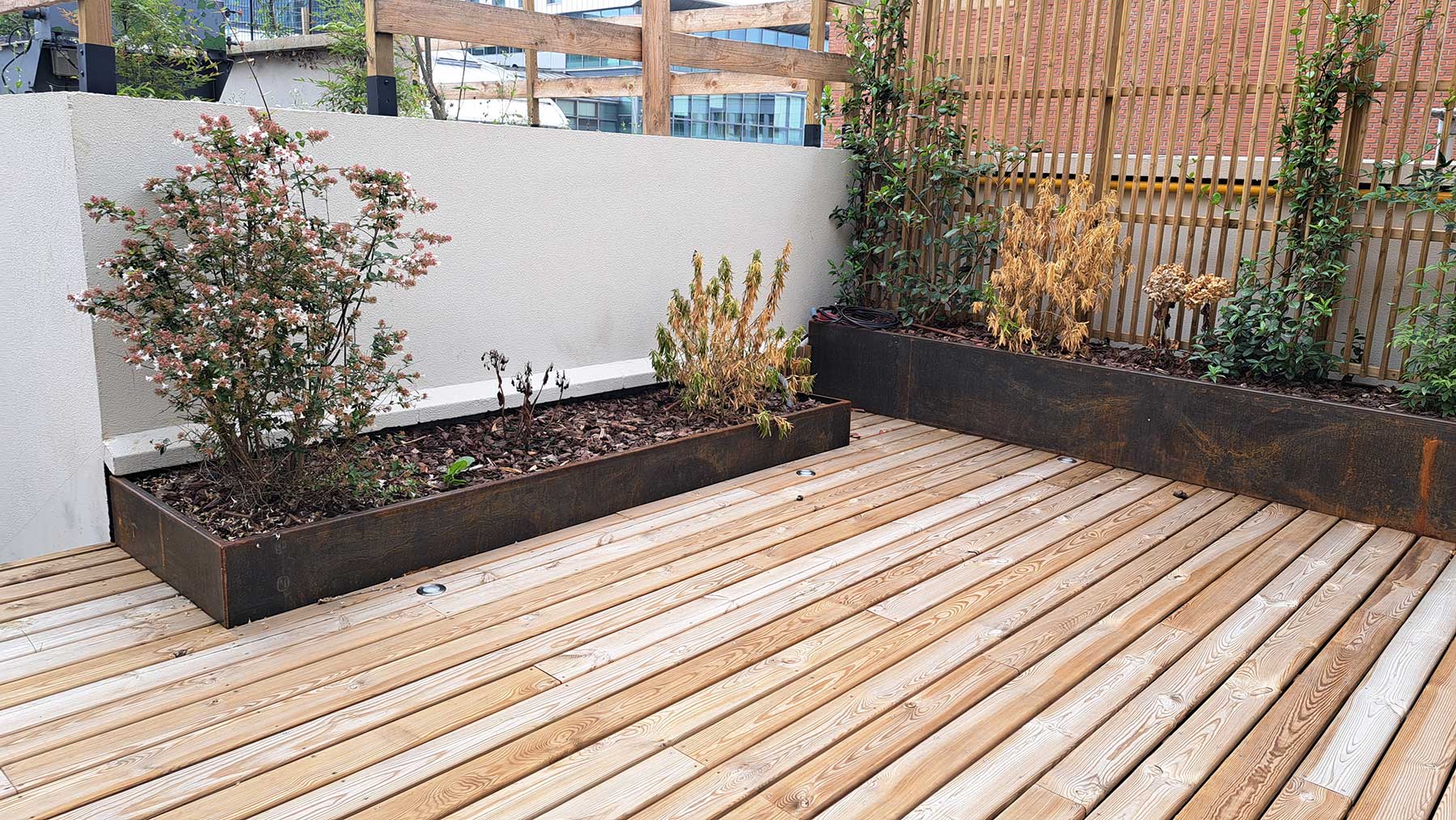 Projet Suresnes Terrasse 2 - jardinières en acier corten