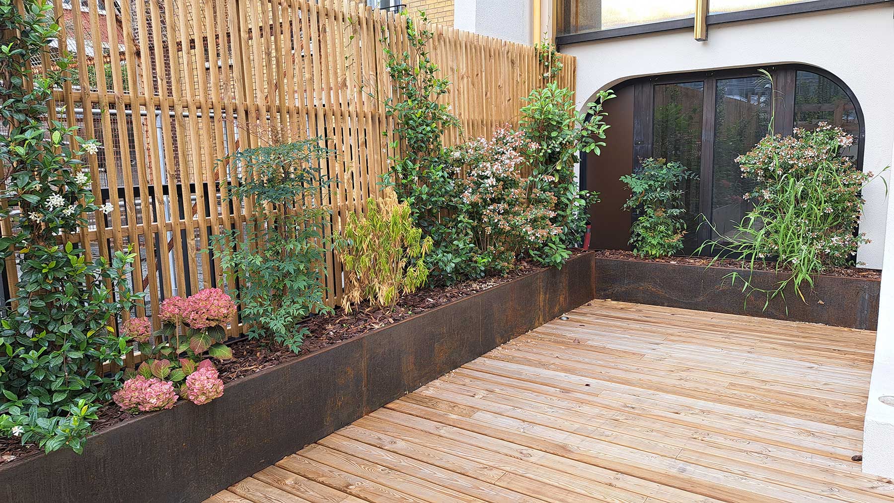 Projet Suresnes Terrasse 2 - jardinières en acier corten