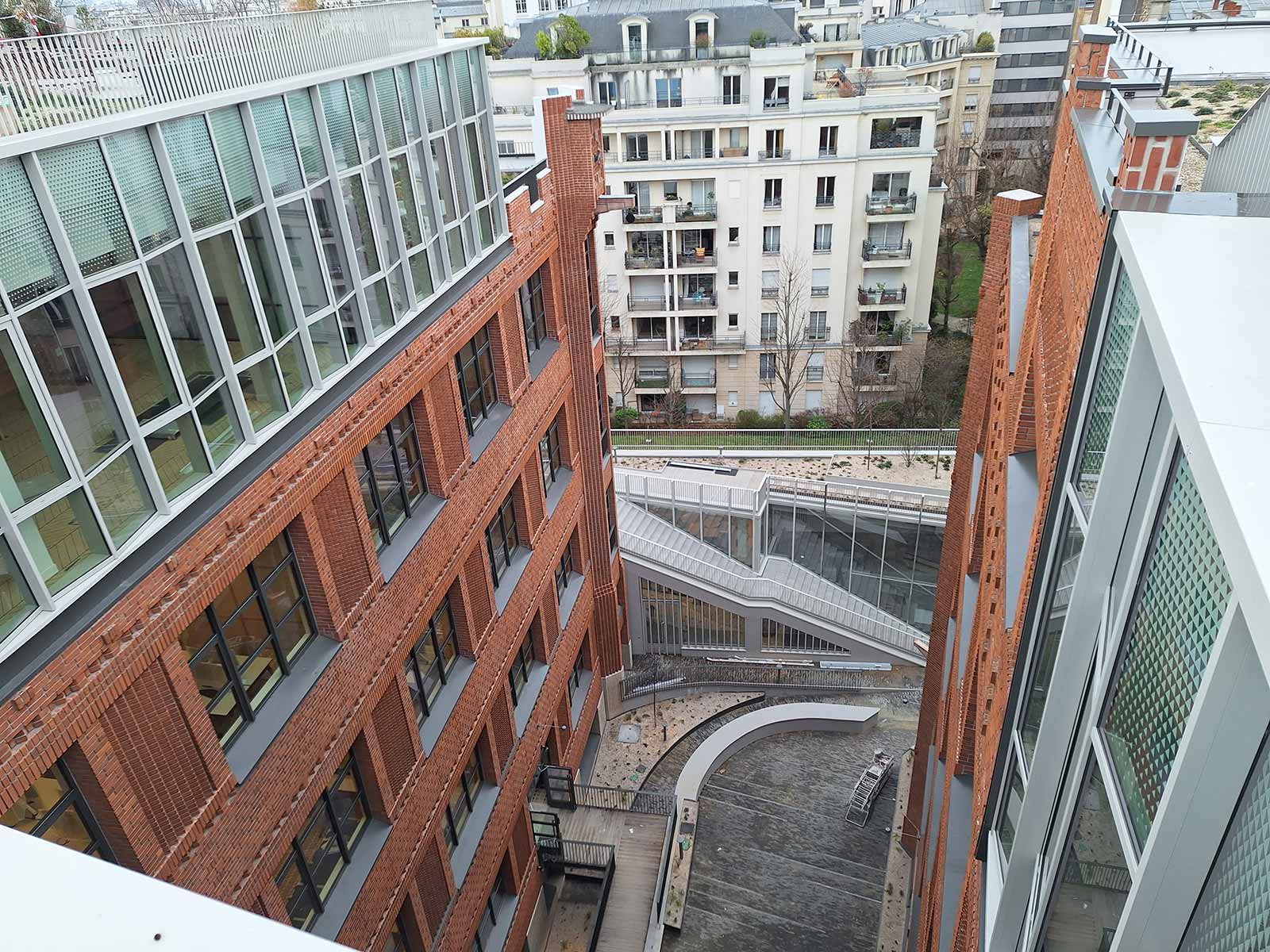 Ensemble de jardinières et costières pour un immeuble parisien