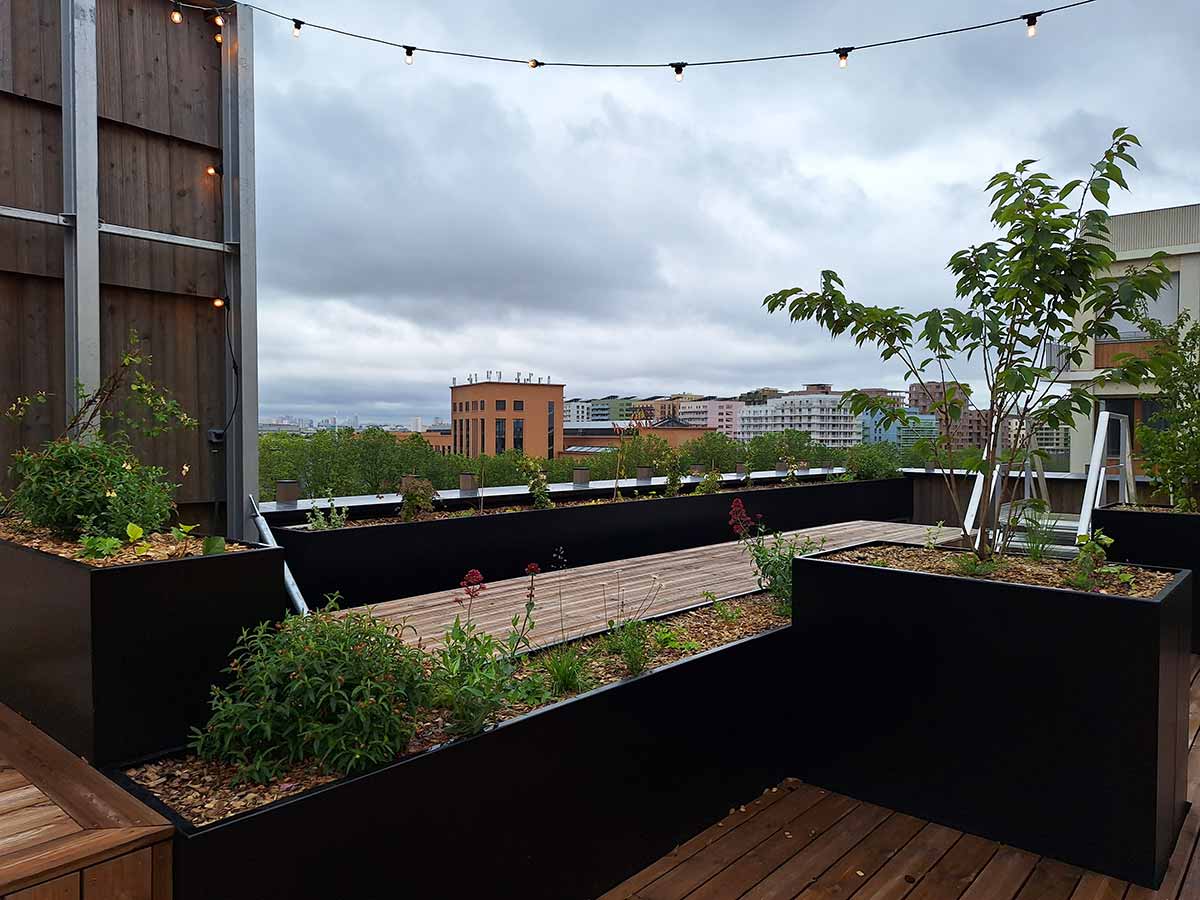 Jardinières sur mesure en acier thermolaqué de fabrication Licce pour le Village Olymipique - Le prieuré