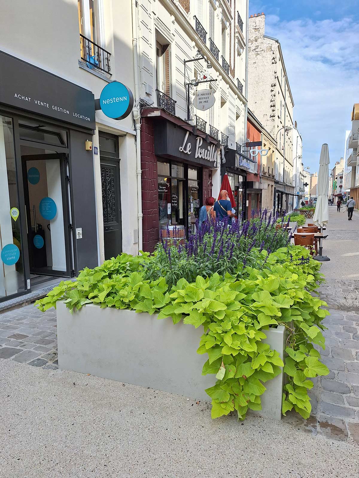 Voliges et jardinières en acier thermolaqué sur mesure de fabrication Licce pour la rue principale de Pré-Saint-Gervais