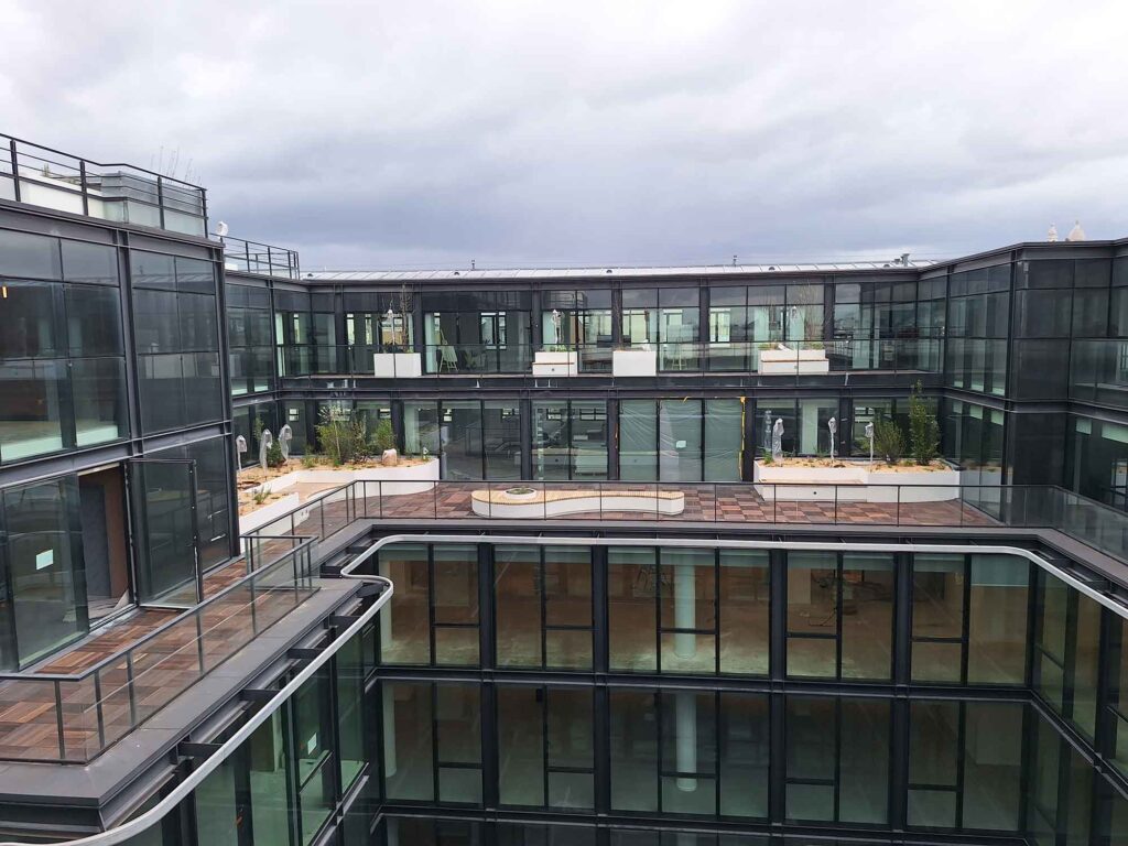 Costières sur mesure pour une terrasse rue Chateaudun