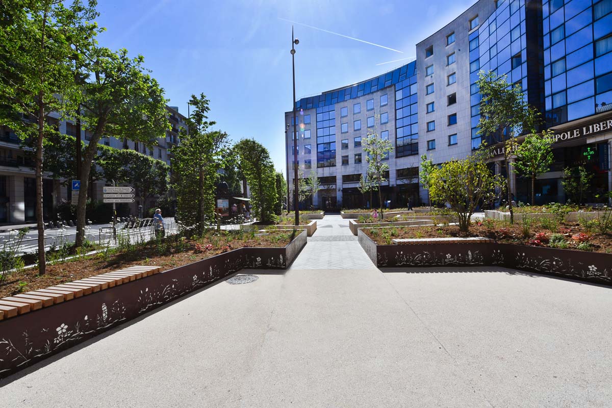 Place des Marseillais à Charenton-le-Pont - Nos costières en acier thermolaqué avec découpe laser