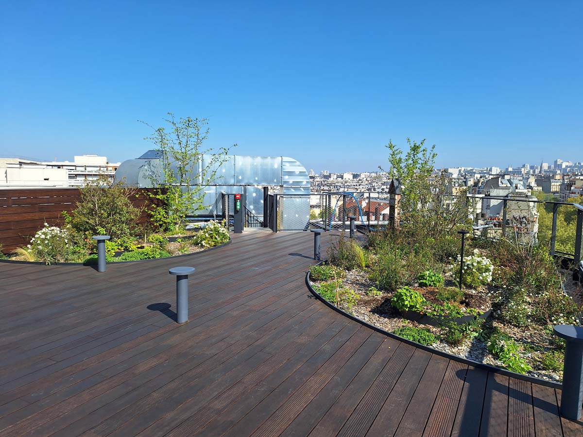 Rooftop avenue Ledru Rollin - Voliges et jardinière en acier thermolaqué Licce