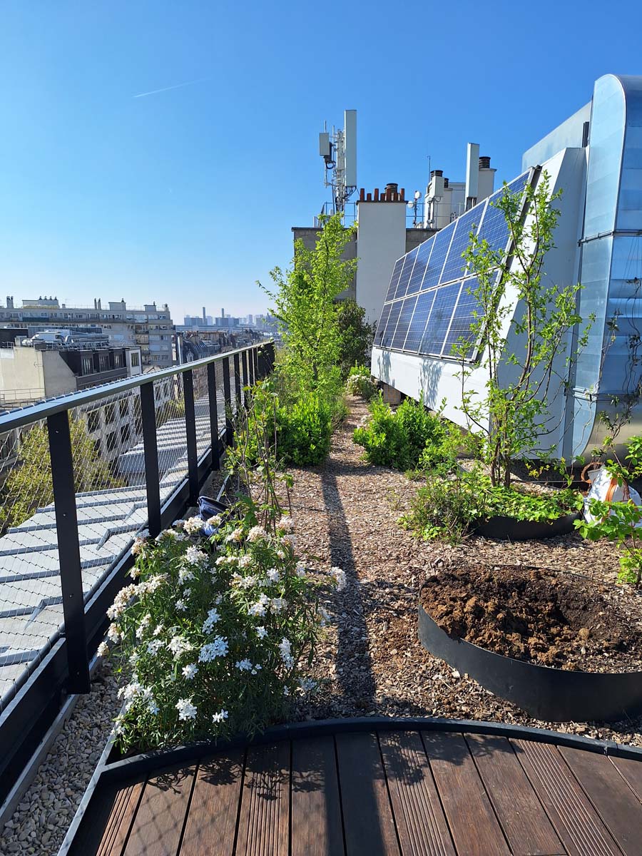 Rooftop avenue Ledru Rollin - Voliges et jardinière en acier thermolaqué Licce