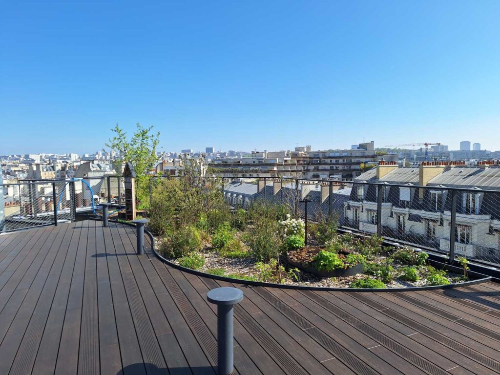 Rooftop avenue Ledru Rollin - Voliges et jardinière en acier thermolaqué Licce