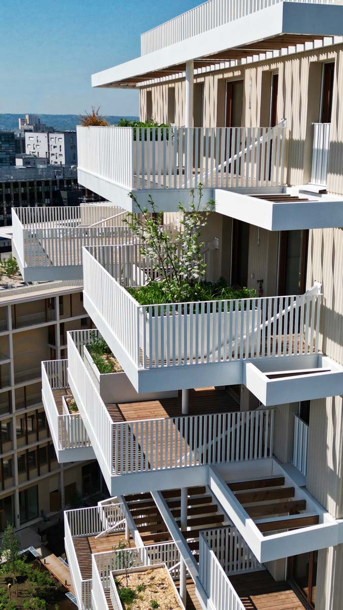 Résidence Hélios à Nanterre (92) - Jardinières en acier thermolaqué - Fabrication sur mesure Licce