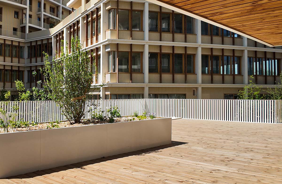 Résidence Hélios à Nanterre (92) - Jardinières en acier thermolaqué - Fabrication sur mesure Licce