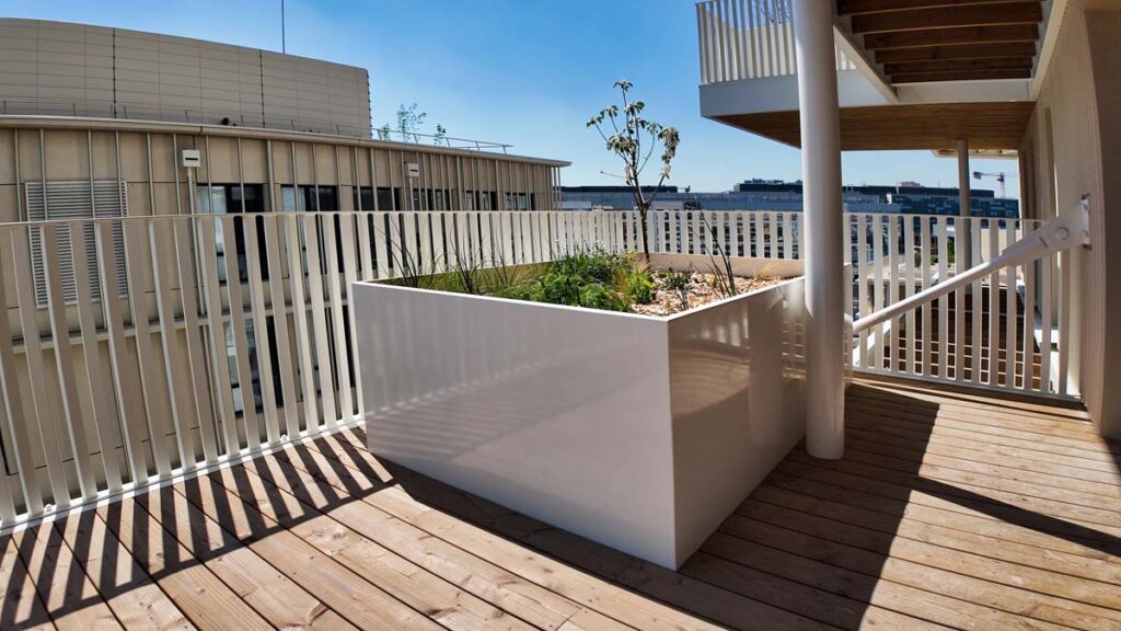 Résidence Hélios à Nanterre (92) - Jardinières en acier thermolaqué - Fabrication sur mesure Licce