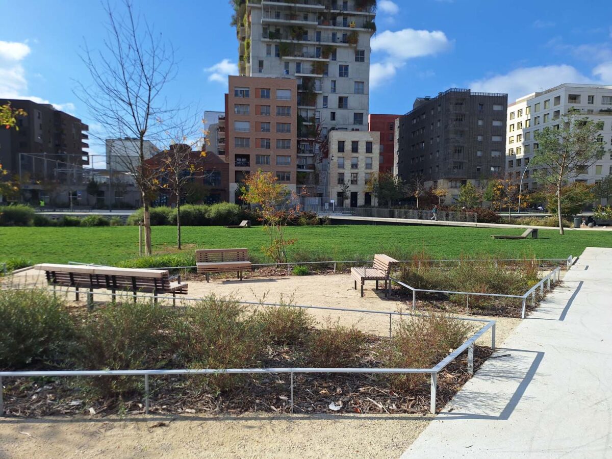 ZAC Parc d’Affaires à Asnières-sur-Seine - Aménagement d’espaces verts - Costières sur mesure en acier corten fabriquées par Licce