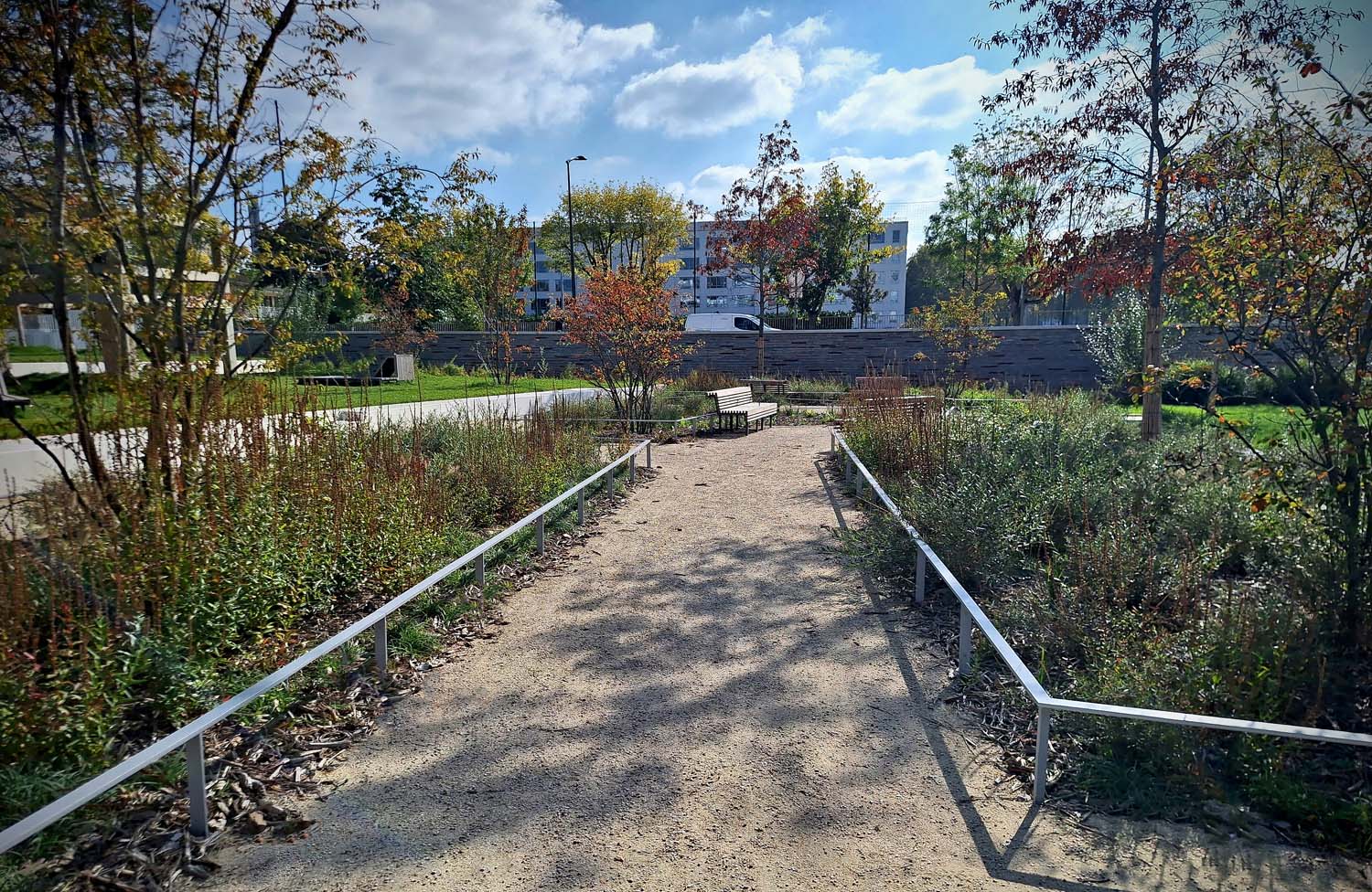 ZAC Parc d’Affaires à Asnières-sur-Seine - Aménagement d’espaces verts - Costières sur mesure en acier corten fabriquées par Licce