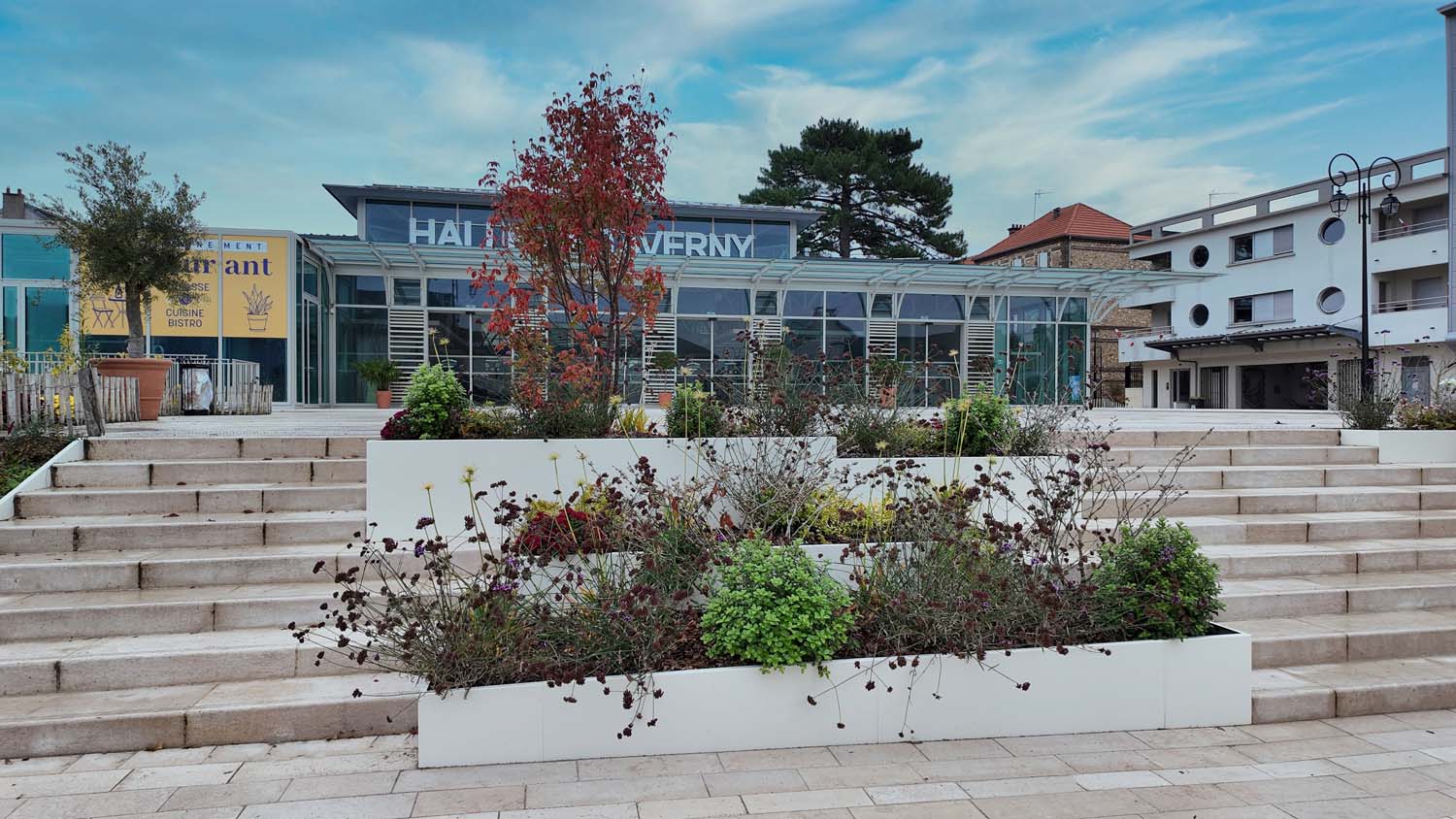 Halle de marché de Taverny - Jardinières en acier thermolaqué fabriquées sur mesure par Licce