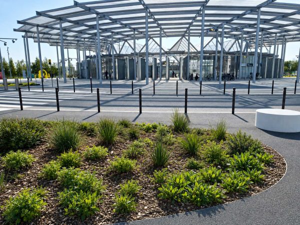 Gare Villejuif – Gustave Roussy - Voliges et entourages d’arbres sur mesure en acier galvanisé - Fabrication Licce
