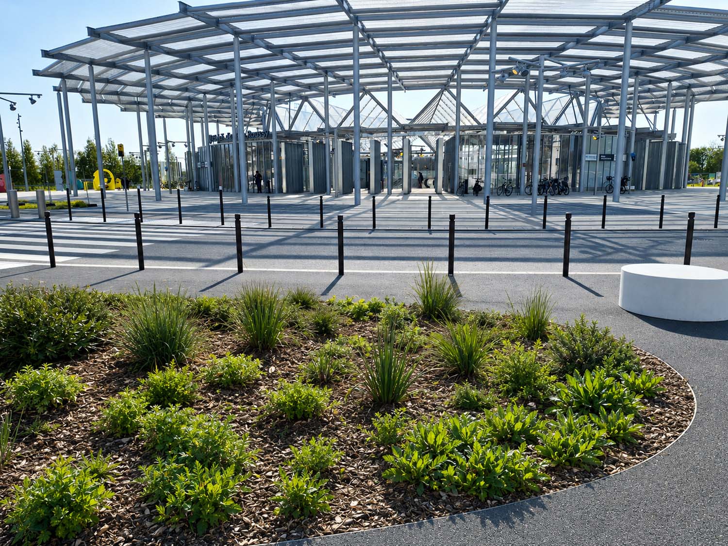Gare Villejuif – Gustave Roussy - Voliges et entourages d’arbres sur mesure en acier galvanisé - Fabrication Licce