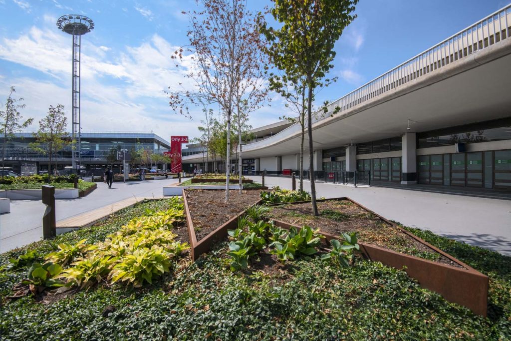 Aéroport de Paris-Orly - Costières et murets métalliques sur mesure en acier corten - Fabrication Licce